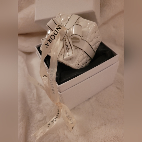 PANDORA Present Ornament - Picture 3 of 8